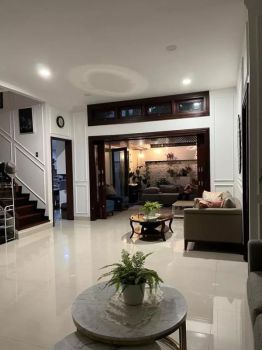 Rumah bagus 2 lantai modern tropical siap huni  Senayan Bintaro  LH