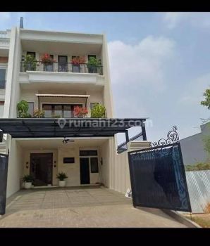 Rumah Brand New di Pondok Indah ada Lift 3 Lantai