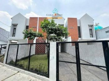 Brand New Minimalis 2 Lantai di Veteran jakarta