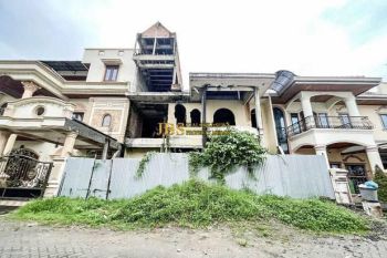 Dijual Villa Komplek Cemara Asri Jalan Anggrek Kondisi Kosong