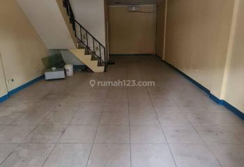 Ruko di Boulevard Hijau, Bekasi 130 m Bagus