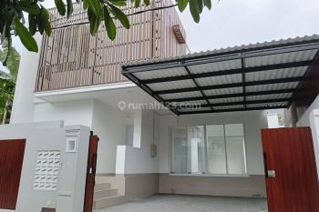 Rumah Baru Disewakan 4BR Lokasi Premium Dekat Ke Canggu