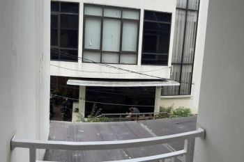 Disewwkan rumah 3 Kamar tidur dekat mall lippo kemang jakarta selatan