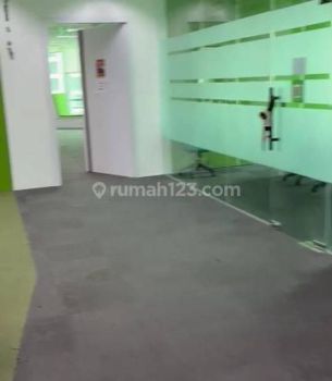 Disewakan Office St Moritz Lantai Rendah Semi Furnished Terkoneksi Ke Mall Lippo