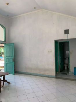 rumah asri di lokasi strategis dan rindang