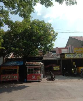 Sewa rumah murah, letak sangat strategis bagus buat usaha