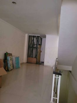 Ruko Crown Golf Hadap Dalam Pik, Jakarta Utara 236 M Bagus HGB