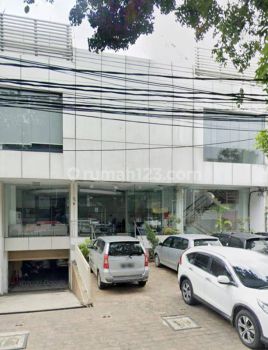 Gedung 4 lantai di Jalan Gunawarman Raya Jakarta Selatan