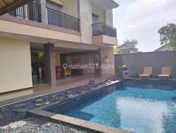 Disewakan Villa Mewah Pemandangan Laut Bandara di Jimbaran