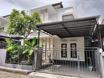 RUMAH CANTIK LINGKUNGAN ELIT ONE GATE KEBO IWA DENPASAR