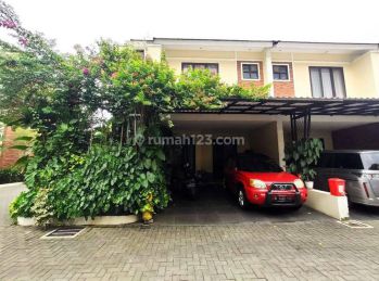 Rumah Posisi Hoek LT 102 di Cijantung Dekat Kopassus Jakarta Timur