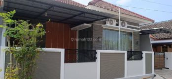 Rumah cantik full furnish di Wolter Monginsidi Semarang Timur