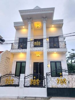 Dijual Rumah Klasik di Jatimakmur Pondok Gede Bekasi