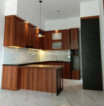 DISEWAKAN RUMAH RAPI, BERSIH DI GRAHA RAYA BINTARO