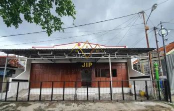 DISEWAKAN RUMAH USAHA