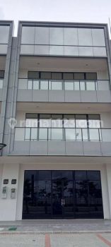 Rukan Soho Ebony 8x18 di sewakan 550 juta/ tahun, 3 lantai . 3 kamar mandi, baru