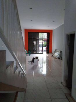 Dikontrakkan Ruko 2 Lantai Sudut (Hook)Perum Islamic Village Tangerang