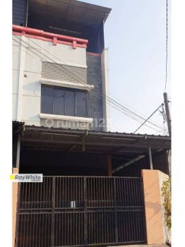 Ruko Siap Pakai di tepi jalan raya Jelambar