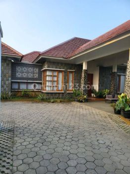 Rumah Luas dekat TOL dijual di Bambu Apus Jakarta Timur