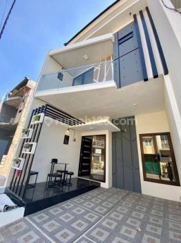 Rumah di Kutisari Indah 2 Lantai SHM Timur Baru