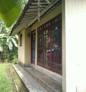 Rumah kecil pekarangan luas akses mobil