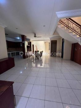 Disewakan rumah taman palem lestari, sedang renovasi