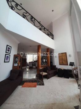 Rumah 2 Lantai Bagus SHM di Jl. Pela Raya, Jakarta Selatan