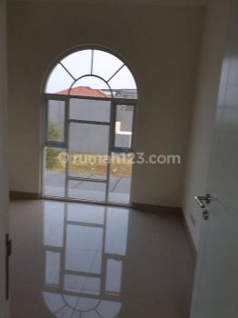 Dijual Cepat Rumah Siap Huni di Cluster Laseine Jakarta Garden City