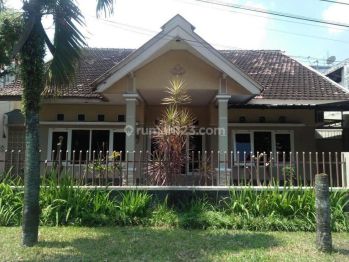Rumah Terawat Siap Huni Daerah Buah buahan Tengah Kota Malang