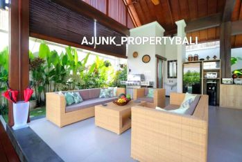 Vila Style Modern Tropis, Hanya 8 menit ke Pantai Melasti Ungasan