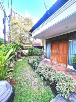 Dijual rumah hoek bintaro sektor 2