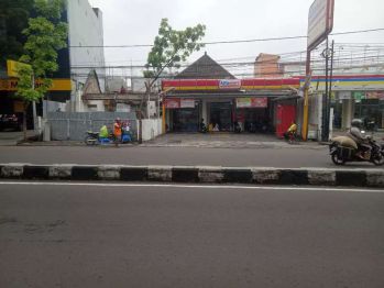 Dijual tanah beserta bangunan luas 454,M2 SHM lokasi sangat strategis