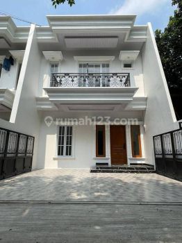 Rumah 2 Lantai Siap Huni Strategis Dekat Tol Jagakarsa Jakarta Selatan