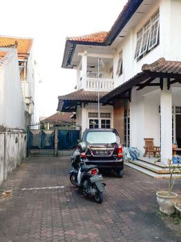 DISEWAKAN RUMAH 2 LANTAI DI SESETAN-DENPASAR