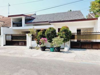 Rumah di Tengah Kota Solo 1.5 Lantai Luas Siap Huni