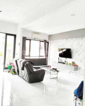 Dijual Rumah Kt 3+1 Full Renovasi di Newton Gading Serpong