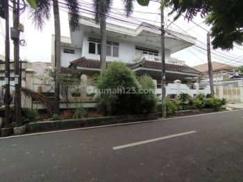 Rumah cantik mewah area strategis Petukangan Selatan dijual melalui lelang