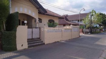 Rumah Kantor Disewakan Dkt Kampus UGM Jogja.LOKASI STRATEGIS!!