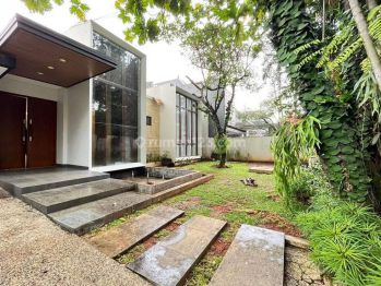 Disewa Rumah Di Menteng Bagus 4 Kamar ada kolam renang