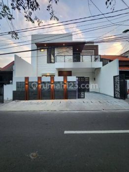 Rumah 2 Lt lokasi premium di Cipinang Jakarta Timur
