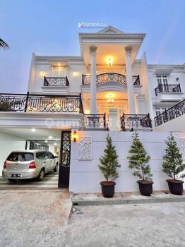 RUMAH MEWAH 3LANTAI PRIVATE POOL LIFT DEKAT TOL TB SIMATUPANG