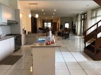 Menteng, Jakarta Pusat Dijual Rumah Asri Tenang Luas 534 M2