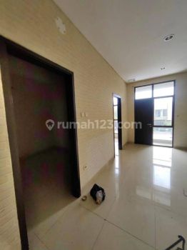 Disewakan Harga Murah Ruko Savoy 2 Lantai Ukuran 6x15, Jakarta Garden City 028