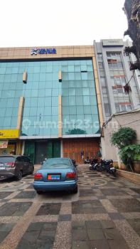 Disewa Ruko di Jalan Utama Dekat Stasiun KA Tebet Jakarta Selatan