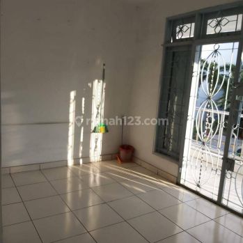 Rumah Lebar 10 Banyak Kamar Dalam Komplek Taman Palem Lestari