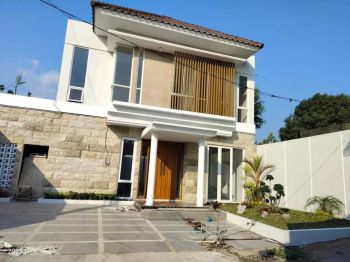Rumah Mewah 2 Lantai di Dekat Hotel Hyatt Yogyakarta RSH 008