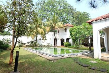 Rumah Bagus di Tepi Jalan Raya Besar, Cocok Hunian Dan Tempat Usaha