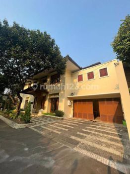 Disewa Rumah Tanah Luas Dua Lantai Siap Huni Di Pejaten