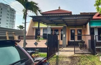 Pondok Tjandra Melon Dekat Sekolah Petra