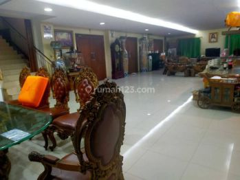 Ruko Gandeng 4 Posisi Hook di Jl.taman Ratu Jak bar